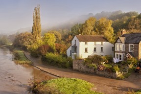 AYX GAME-拉齐奥中路组织串联有效制造机会，拉齐奥足球俱乐部的辉煌时期