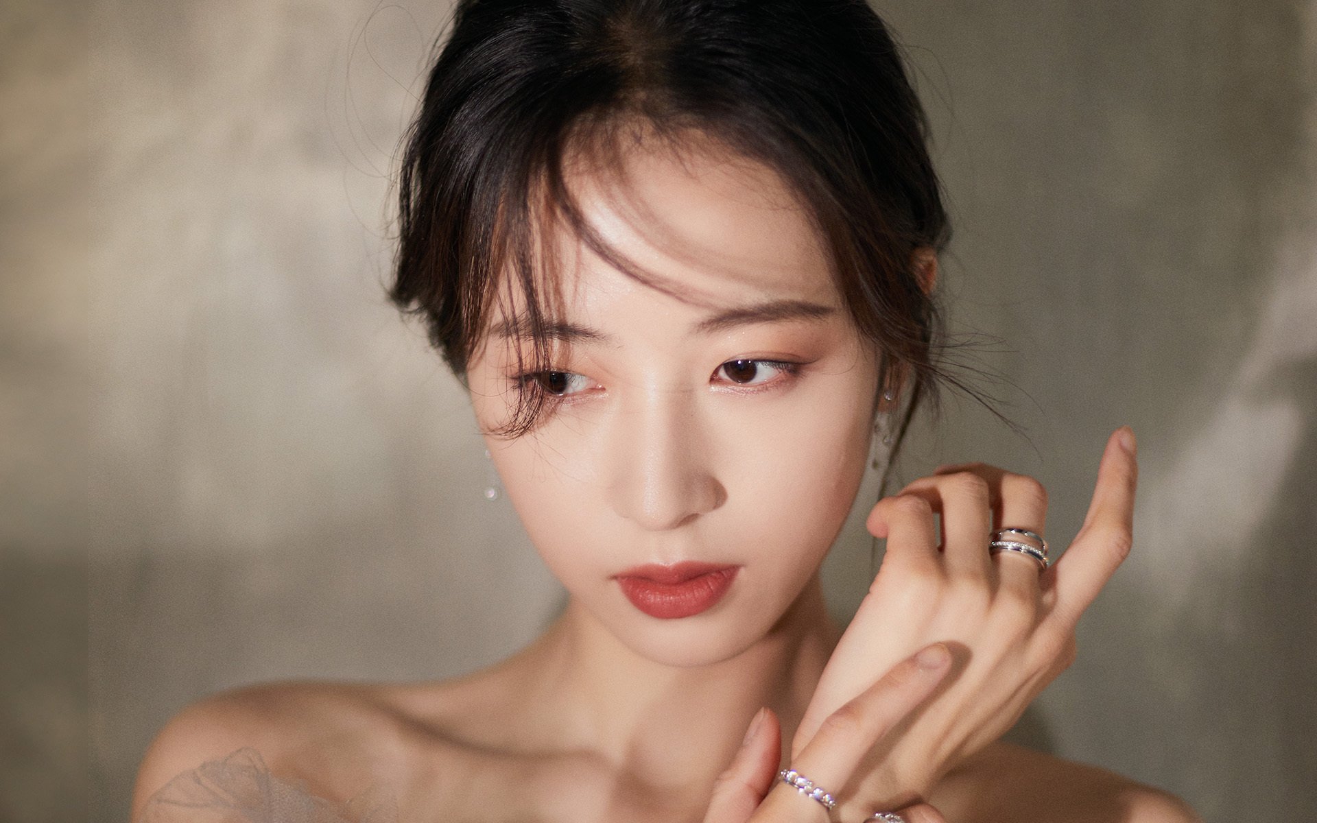 “东安湖赛场跑酷:惊险跃升,挑战极限障碍”