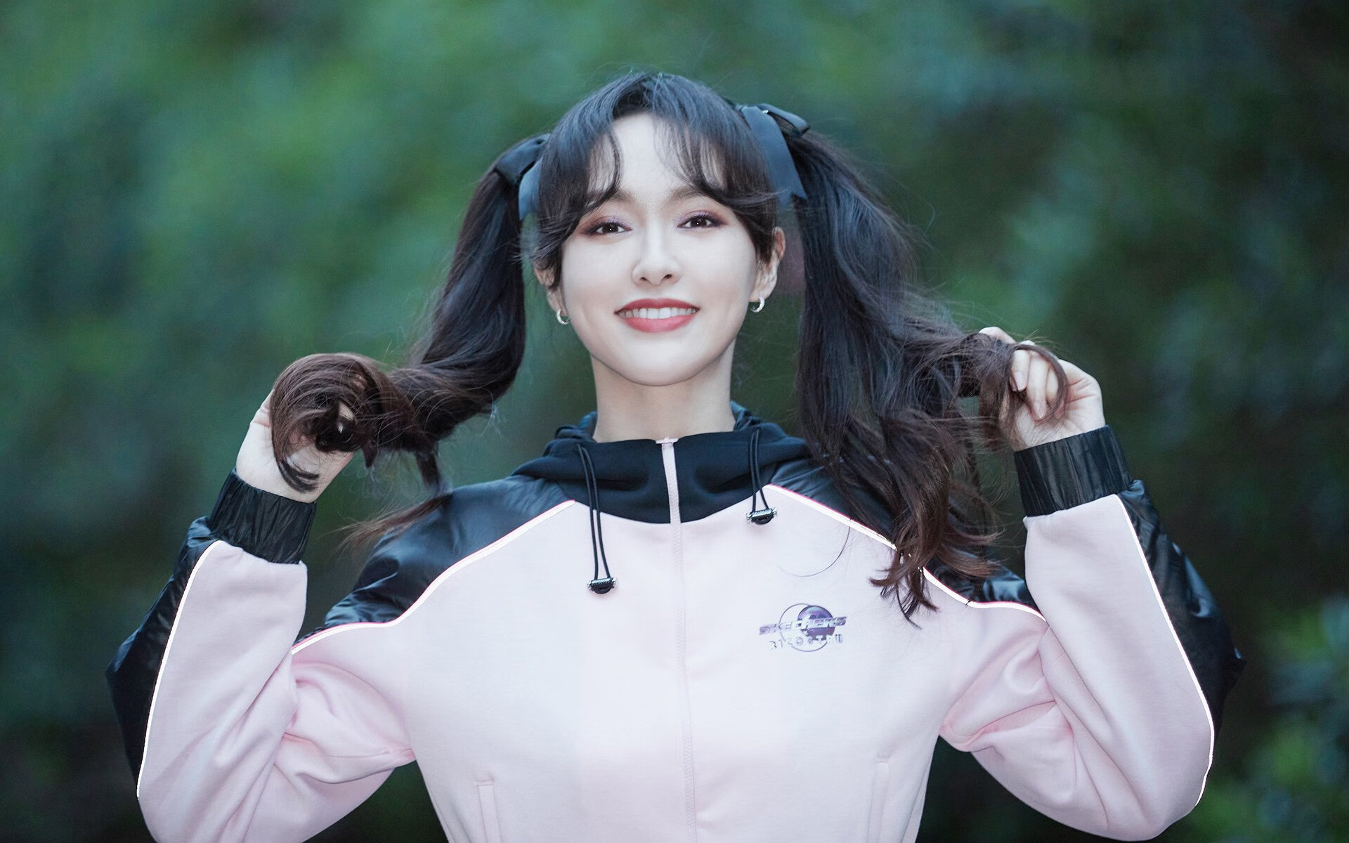 球员积极参与社区公益活动树立良好榜样传播体育正能量，为社区体育撰写宣传标语