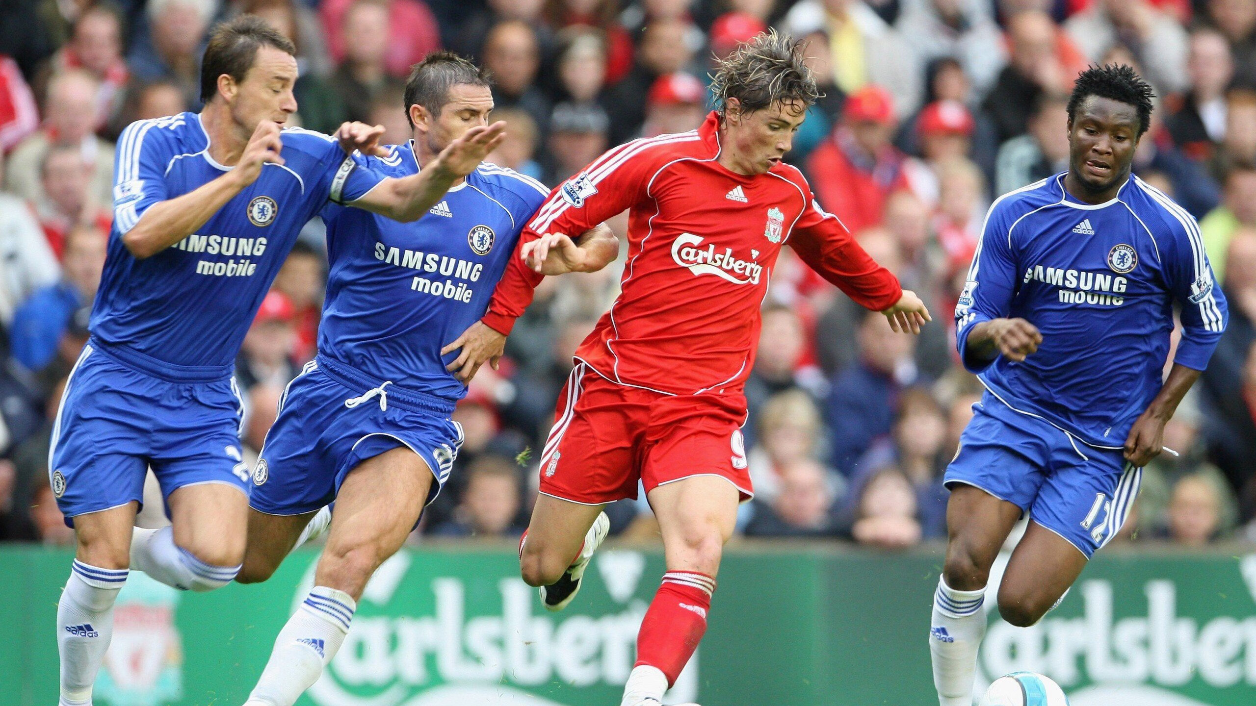 城市“宠物友好跑步节” 设置宠物饮水区与休息区